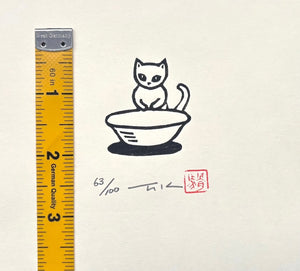  - White Nursing Cat - Takashi Ohno - SAKURA FINE ART